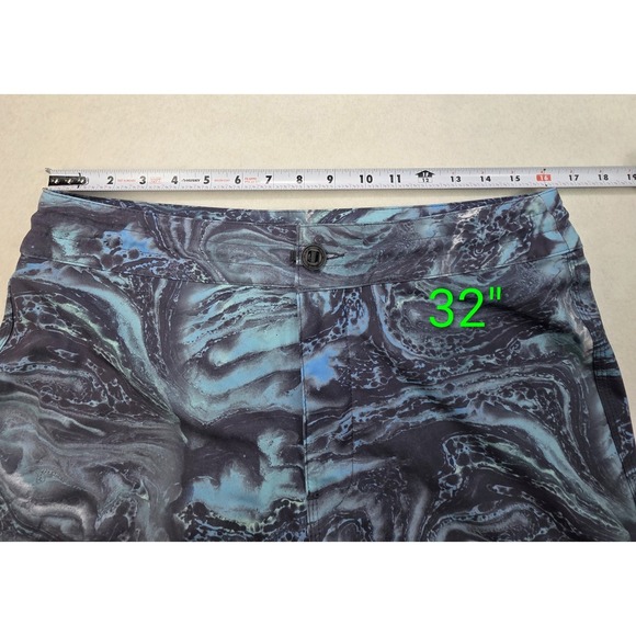 Huk Hybrid Shorts Men 32 LIMITED USE Performance Fishing Pockets Blue Water Camo - Picture 6 of 9